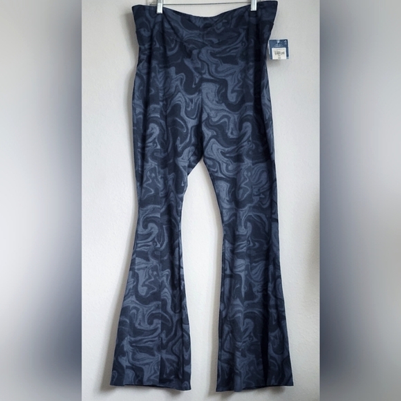 Arizona Jean Co. High Rise Crossover Waist Flared Leg Blue Tie Dye Legging Sz 3X - Picture 1 of 9